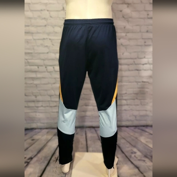 ⚽ L REAL MADRID TRAINING PANTS - Picture 3 of 11